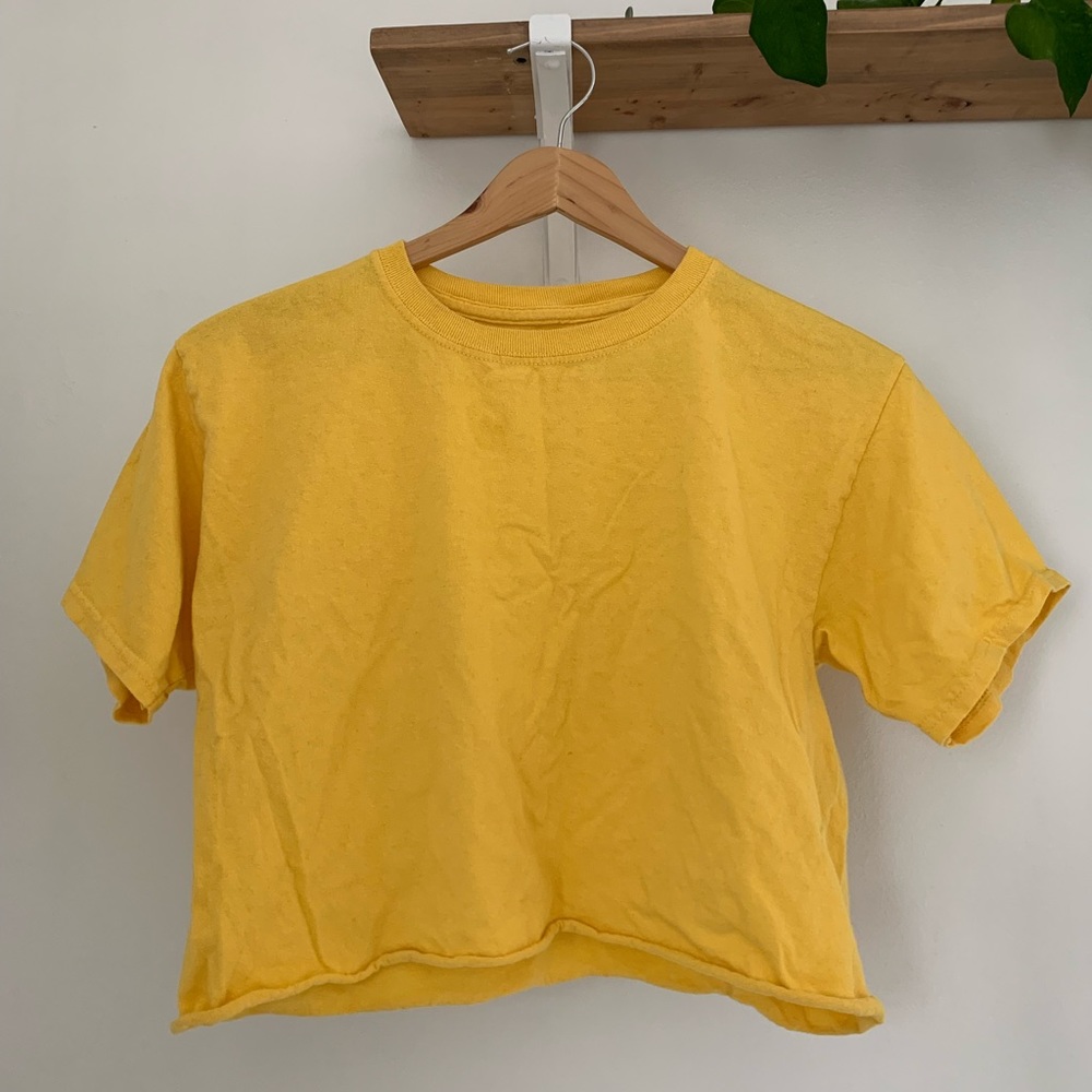 Yellow cropped crewneck.